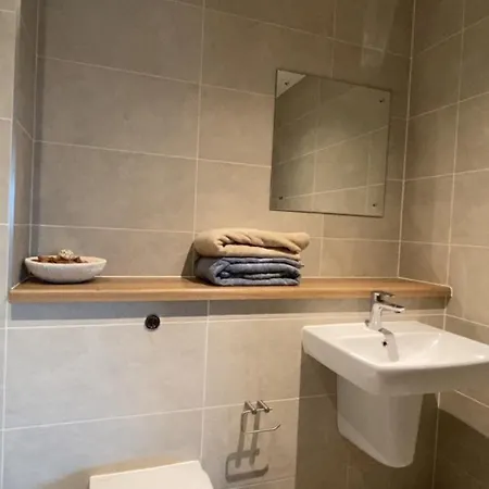 Comfy Modern Centre *