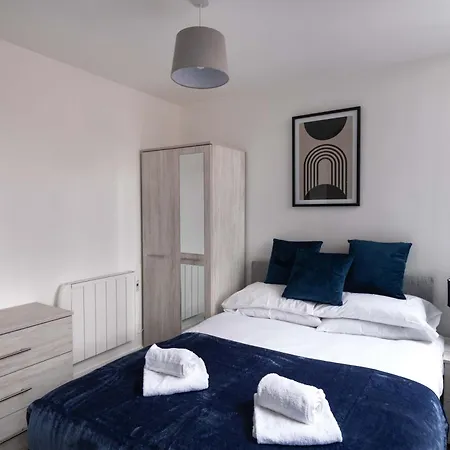 Zeni, Alexandra Rise Smart Apartment Manchester