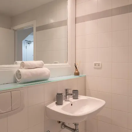 Modern 2br Near Arndale & Ao Arena *