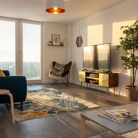 Modern & Spacious 2 Bed By Old Trafford *