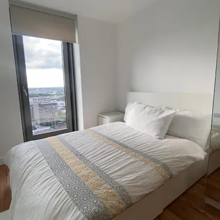 Comfy Modern Centre *