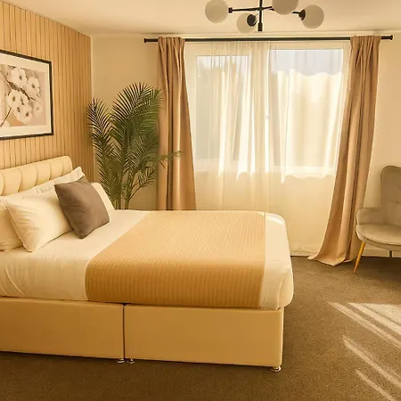 Salford Quays 4 Guests / Parking Apartment Manchester