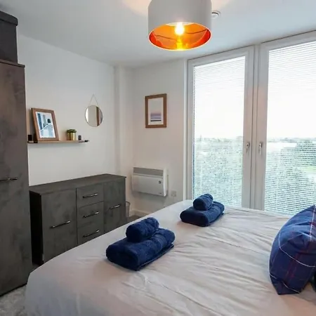 Modern & Spacious 2 Bed By Old Trafford