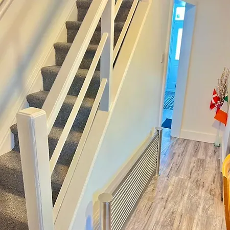 Lux Shared Flat With 2 Private Bedrooms And 2 Private En-suite Bathrooms مانشستر