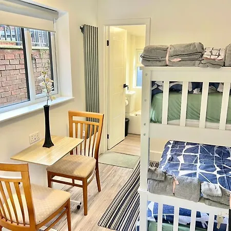 Lux Shared Flat With 2 Private Bedrooms And 2 Private En-suite Bathrooms *