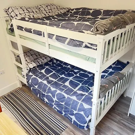 Lux Shared Flat With 2 Private Bedrooms And 2 Private En-suite Bathrooms * Manchester