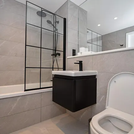 Modern 1 Bed Flat In W Balcony דירה