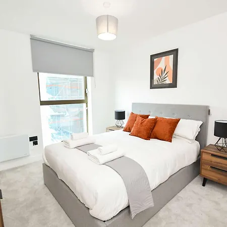 Contemporary 2 Bed Манчестер