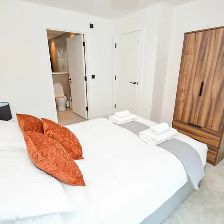 Contemporary 2 Bed * Манчестер