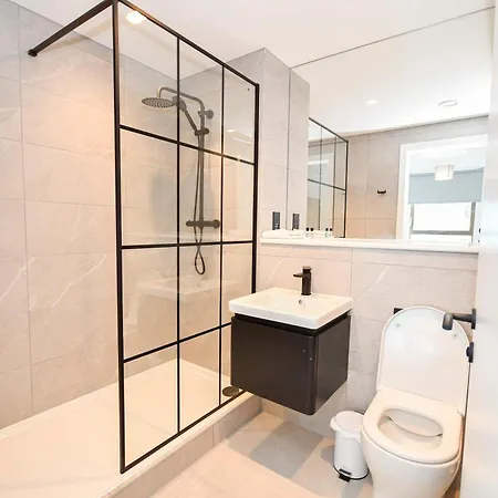 Апартаменты Contemporary 2 Bed