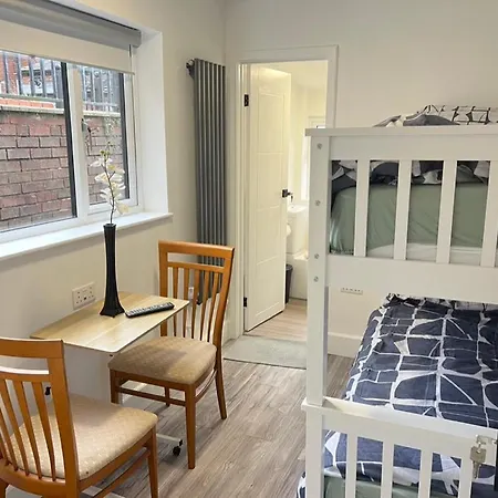 Lux Shared Flat With 2 Private Bedrooms And 2 Private En-suite Bathrooms *