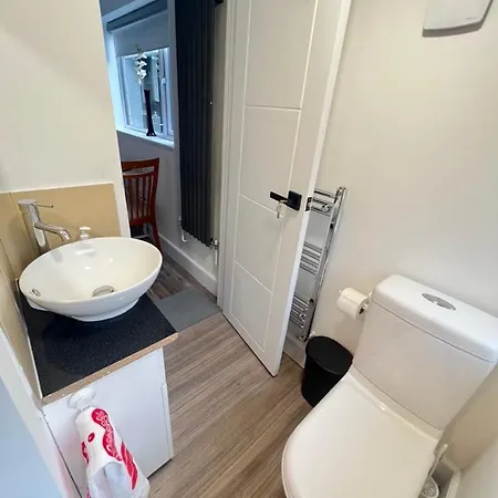 Lux Shared Flat With 2 Private Bedrooms And 2 Private En-suite Bathrooms *