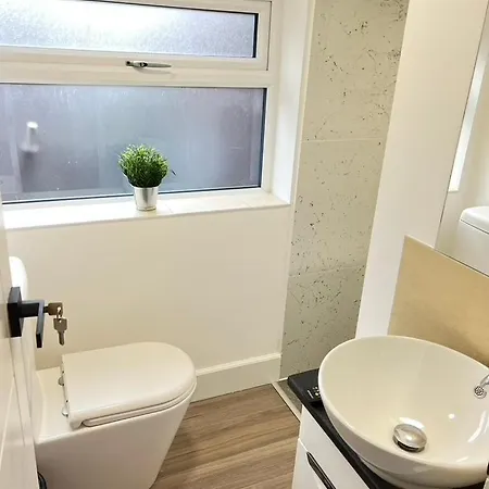 Lux Shared Flat With 2 Private Bedrooms And 2 Private En-suite Bathrooms مانشستر