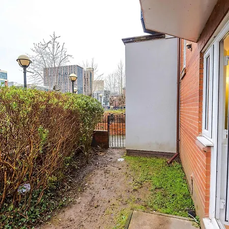 Comfy 1br In Salford, Kitchen, Wifi And Parking Μάντσεστερ