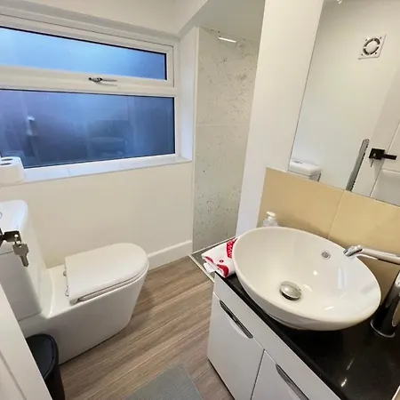 Lux Shared Flat With 2 Private Bedrooms And 2 Private En-suite Bathrooms *