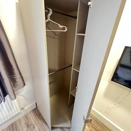 Lux Shared Flat With 2 Private Bedrooms And 2 Private En-suite Bathrooms * Manchester