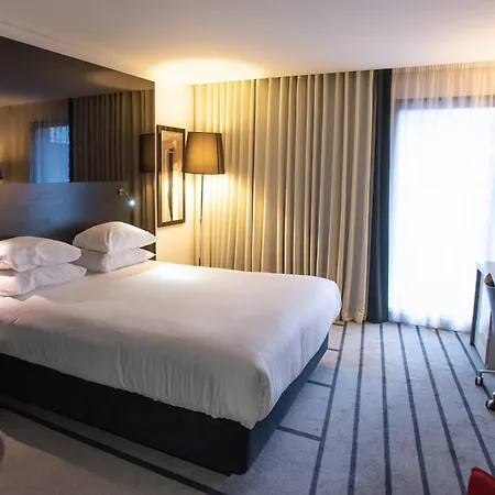 Crowne Plaza Centre By Ihg Hotel 4*