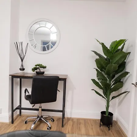 Lejlighed Spacious & Cosy In