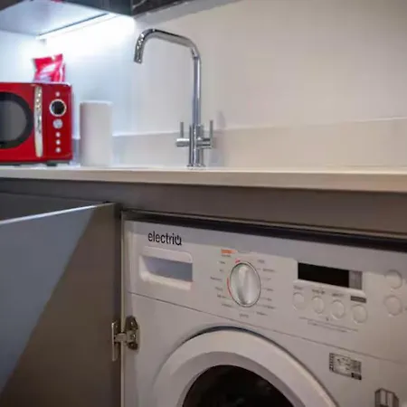 Luxury 7 Mins Walk To Salford - Pass The Keys