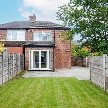 Spacious 3Br Family Home Near Coop Live And Etihad Stadium - Free Parking!