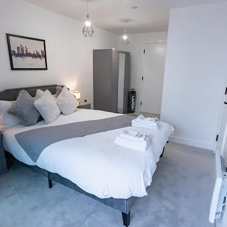 아파트 Luxury 2 Bed Apartment, With A Balcony & Canal View In Centre!