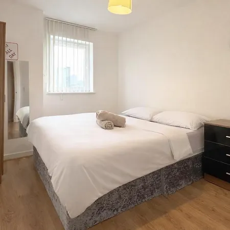 Joyful Group Living 2- Bed Near Piccadilly Lejlighed