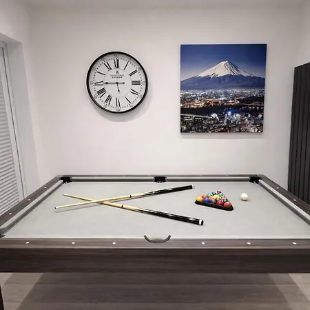 Boutique Home Mcr With Games Table, Sleeps 9