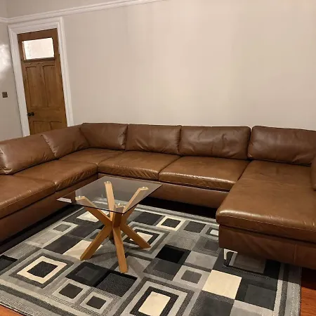 Large Luxury 4 Bedroom With Parking Holiday home *