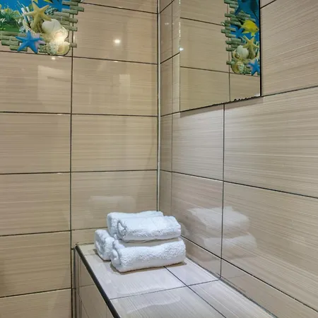 Vakantiehuis 3 Bedrooms Sleeps 7 Free Parking *