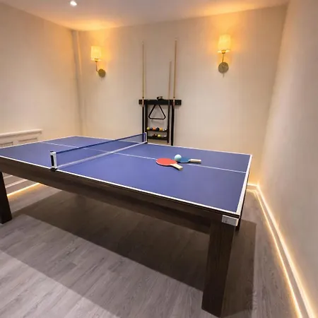 Spacious 3-bed House With Private Yard Hébergement de vacances Manchester