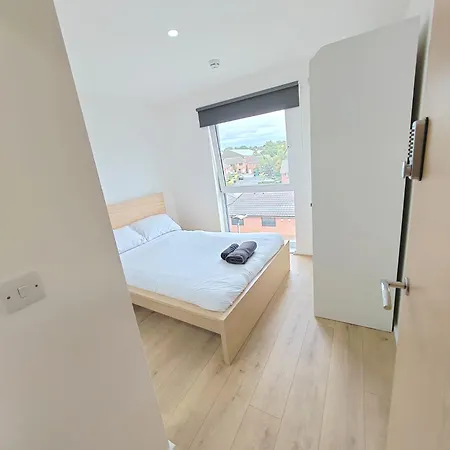 منزل للإقامة Modern Private In Shared 2 Bed Flat Camp St