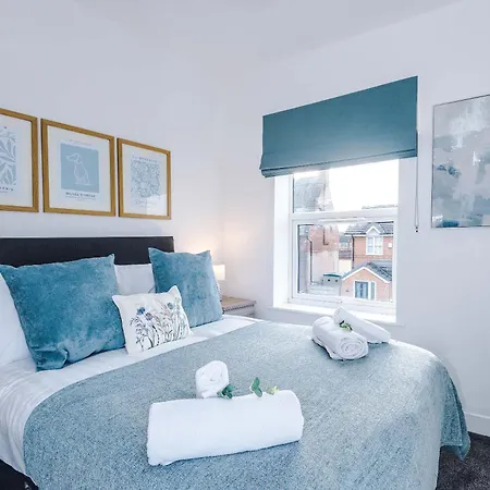 Casa de Férias Modern 6 Bed House With Ensuites By 53 Degrees Property, Perfect For Business And Groups Manchester