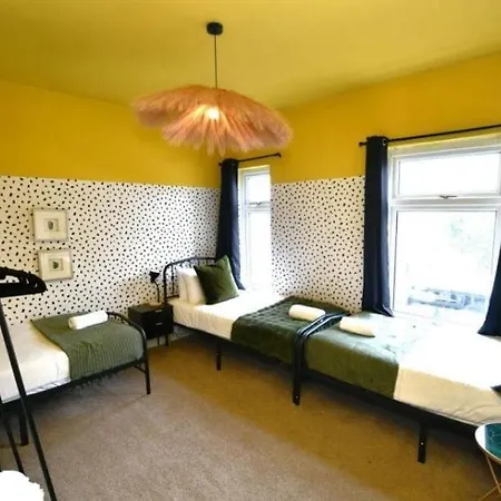 Vakantiehuis Getaway Bright & Spacious With Parking