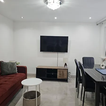 Tatil Evi Modern & Bright 3br Near Ctr!