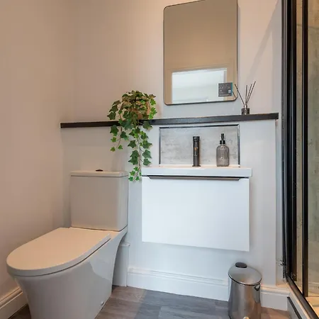 Comfort & Style In Salford - Sleeps 8 Vakantiehuis