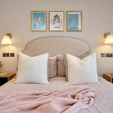 Stylish 4 Bed In Old Trafford Next To Mufc