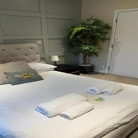 Dom wakacyjny Stylish Townhouse With Parking - Pass The Keys *