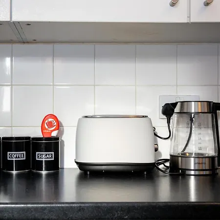 בית נופש Steps From Old Trafford - Modern