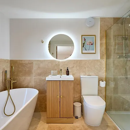 Stylish 4 Bed In Old Trafford Next To Mufc Manchester