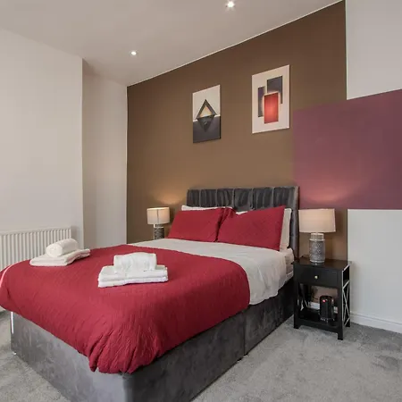 Casa de Férias Modern & Spacious 4-bedroom Home, Family & Contractor Friendly, Manchester