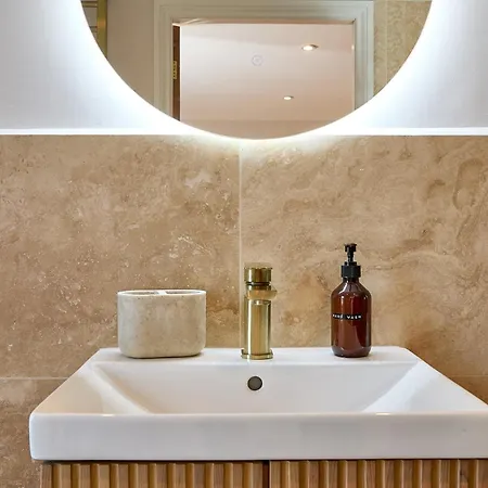 Stylish 4 Bed In Old Trafford Next To Mufc * Manchester