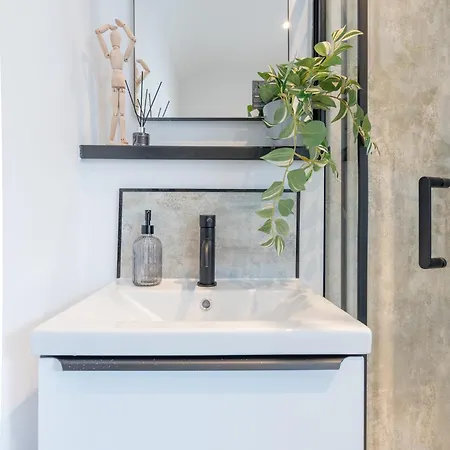 Comfort & Style In Salford - Sleeps 8 Vakantiehuis Manchester