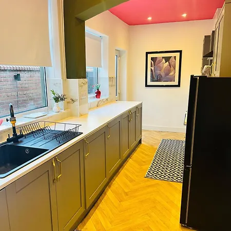 Getaway Bright & Spacious With Parking Vakantiehuis