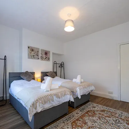 Steps From Old Trafford - Modern *