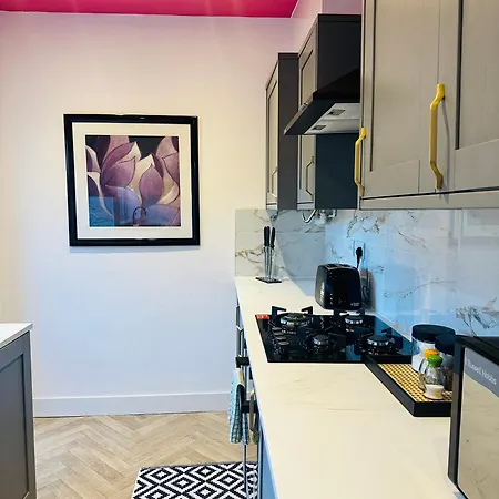 Vakantiehuis Getaway Bright & Spacious With Parking