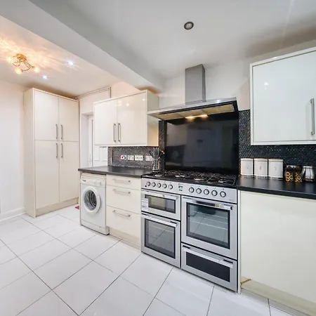 Vakantiehuis 3 Bedrooms Sleeps 7 Free Parking Manchester