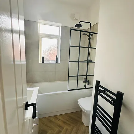 Vakantiehuis Getaway Bright & Spacious With Parking *