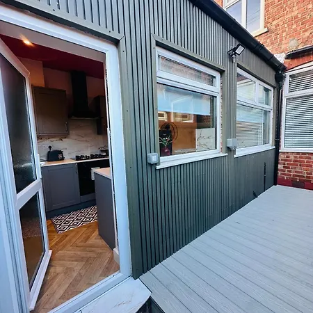Getaway Bright & Spacious With Parking Vakantiehuis Manchester