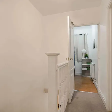 Pensión Guestready - Cozy 3-bedroom In Droylsden Mánchester