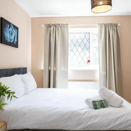 3-bed Didsbury M20 Parking Long